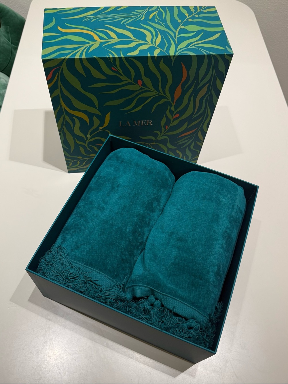 La Mer Teal Velvet Towels/Throw Blankets - Set of 2